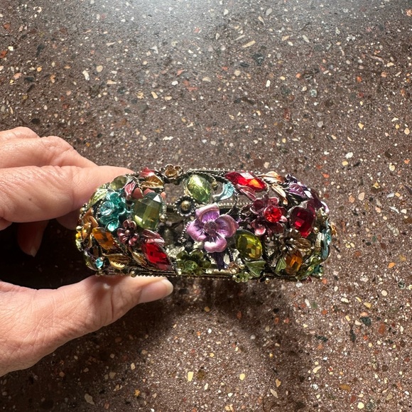 Vintage Enamel Floral bracelet - Picture 2 of 5